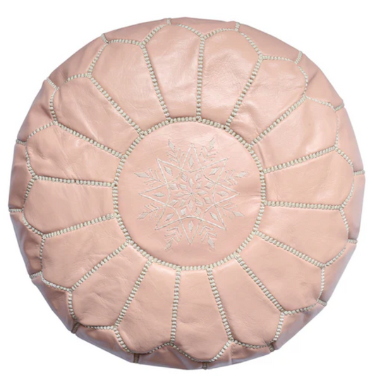 Handgemaakte leren poef Ottoman Nude met traditioneel gestikt patroon, perfect voor elk interieur.