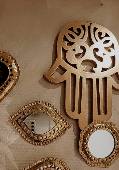 Handgemaakt houten Hamsa wandornament met uitgesneden design – spiritueel en decoratief
