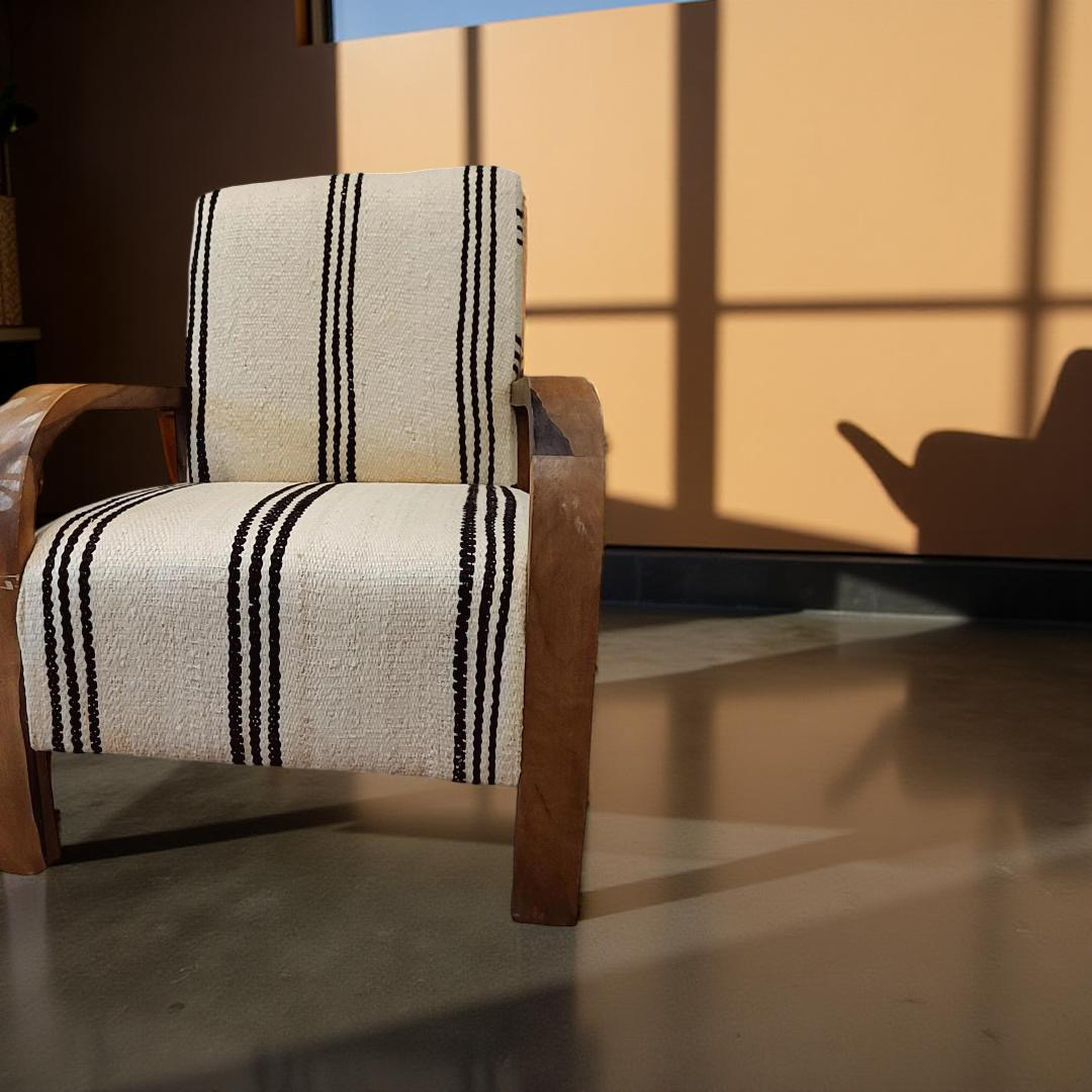 Handgemaakte Notenhouten Loungestoel – Kelim Design