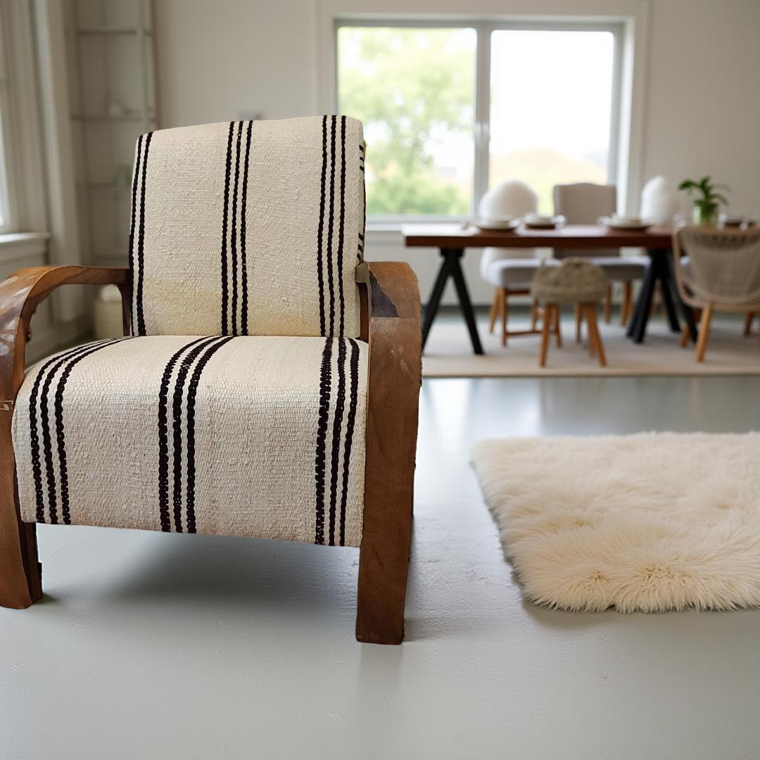 Handgemaakte Notenhouten Loungestoel – Kelim Design